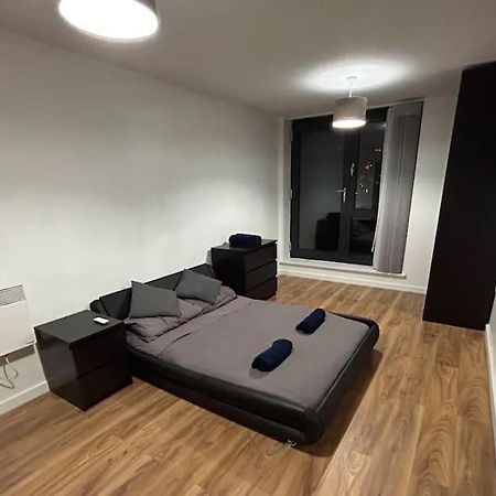 2 Bed Apartment Close To Station With Parking Londýn Exteriér fotografie