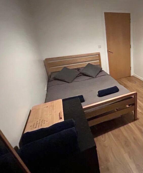 2 Bed Apartment Close To Station With Parking Londýn Exteriér fotografie