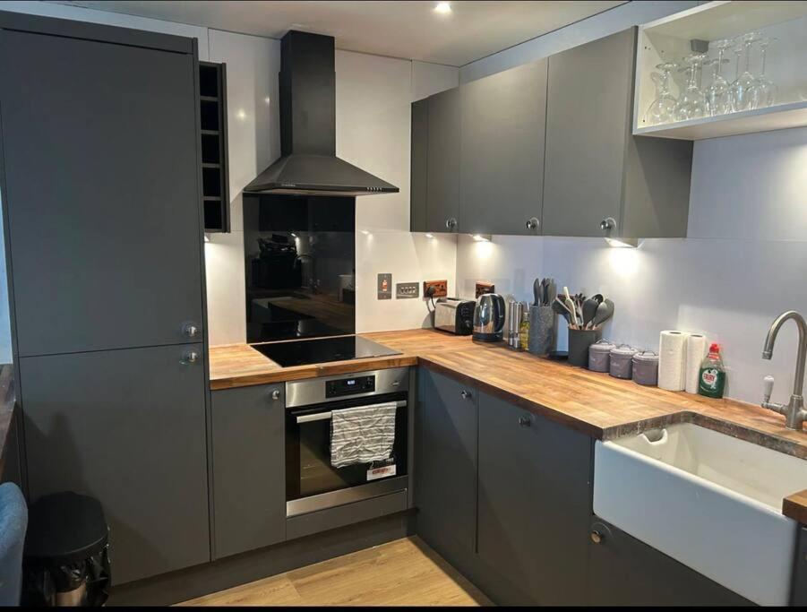 2 Bed Apartment Close To Station With Parking Londýn Exteriér fotografie